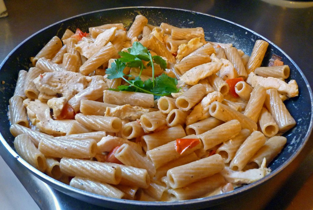 Pasta with Chicken and Cream