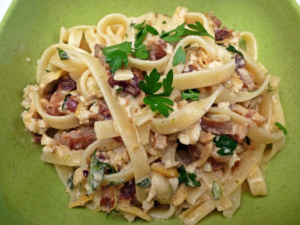 Pasta with Creamy Bacon and Clam Sauce